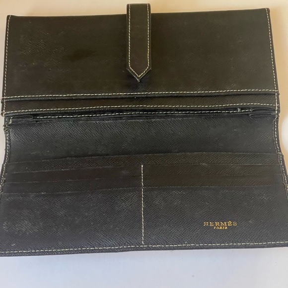 hermés wallet, black, please note some damage on the H - Picture 3 of 5